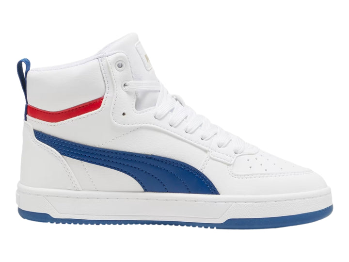 Tenis PUMA Caven 2.0 Mid JR en color blanco con detalles en azul y rojo, diseño de bota media para niños.