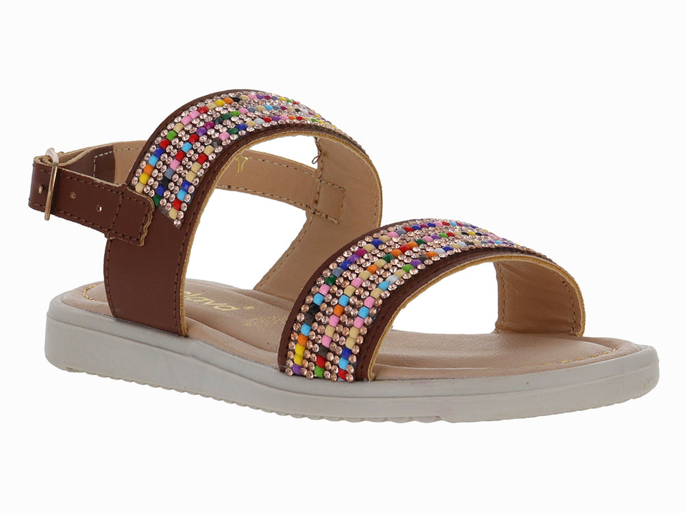 Sandalia marrón con tiras decoradas con cuentas multicolores y suela blanca.