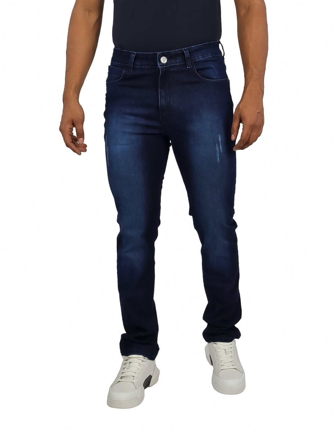 Pantalones jeans de mezclilla azul oscuro con efecto stone wash.