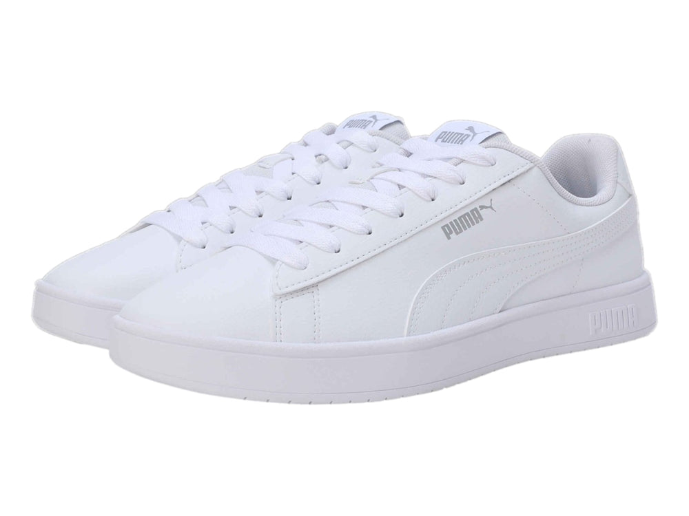 Tenis PUMA Rickie Classic en color blanco total con suela blanca y cordones