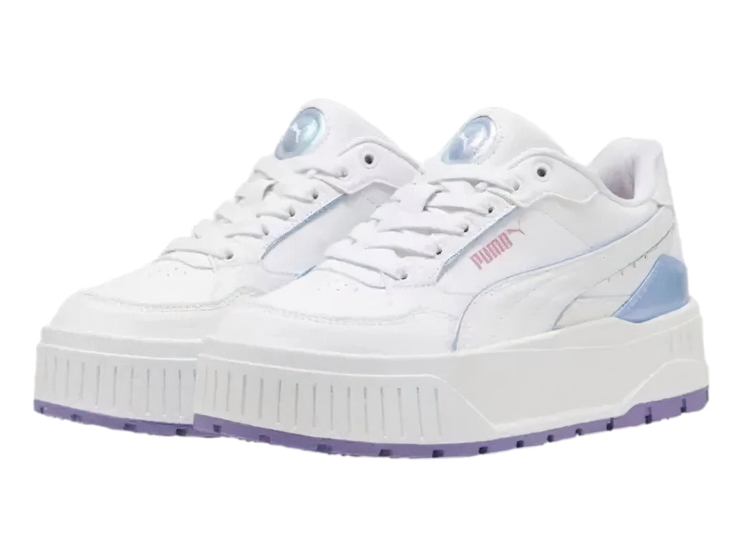 Tenis PUMA blancos con suela de plataforma y detalles en color lavanda e iridiscente.