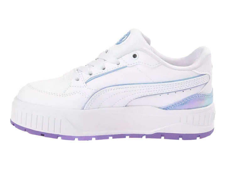 Tenis PUMA blancos con suela de plataforma y detalles en color lavanda e iridiscente.