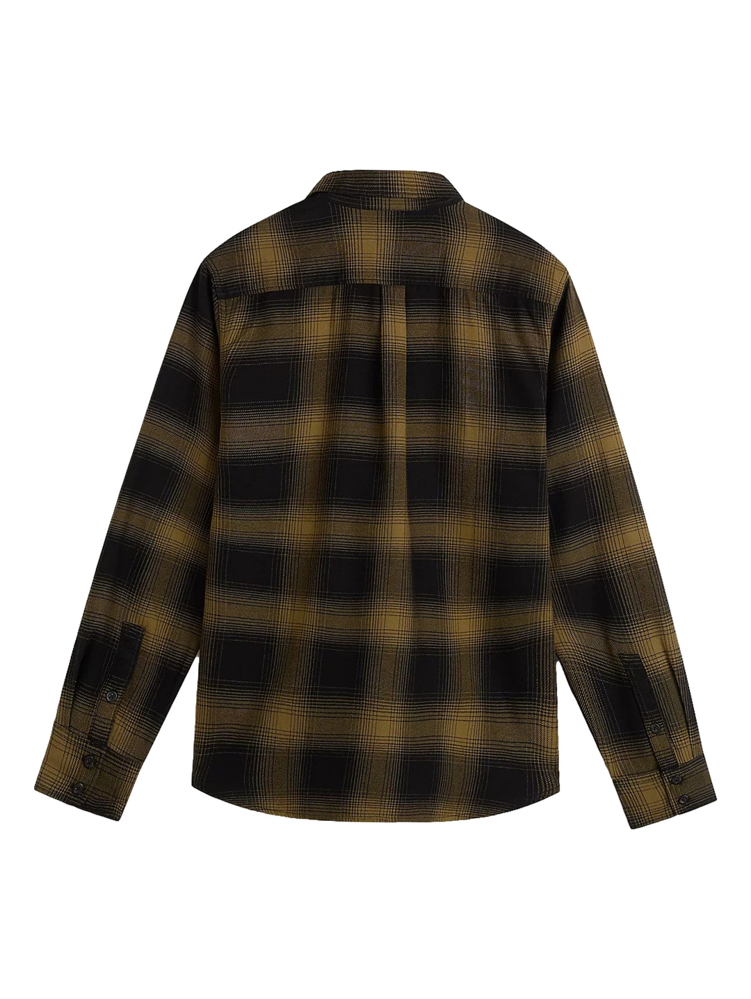 Hombre vistiendo camisa de franela a cuadros en colores negro y verde olivo, gorro marrón y pantalones beige.