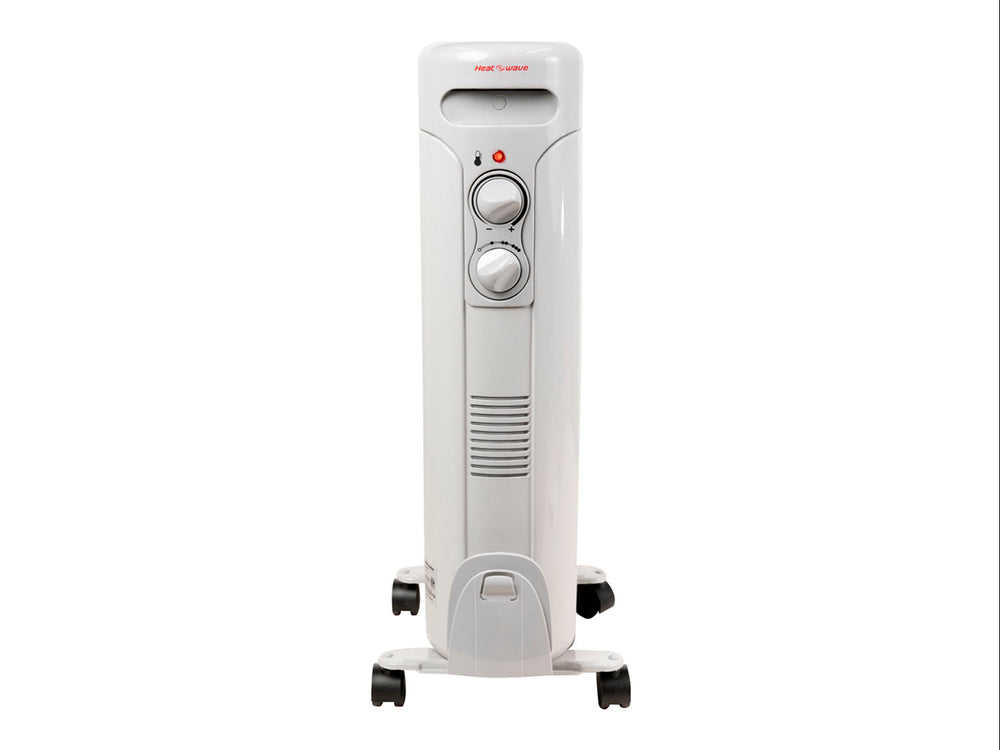 Calefactor radiador de aceite Heatwave color blanco con ruedas y controles frontales.