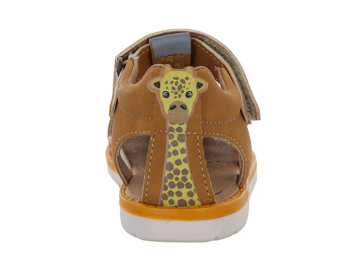 Sandalia infantil color amarillo con estampado, cierre de velcro y suela blanca.
