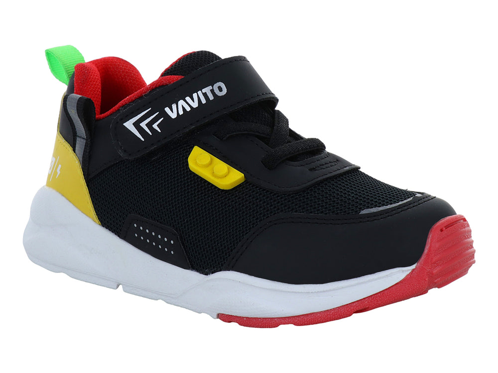 Zapato deportivo infantil VAVITO color negro con detalles en amarillo y rojo y suela blanca.