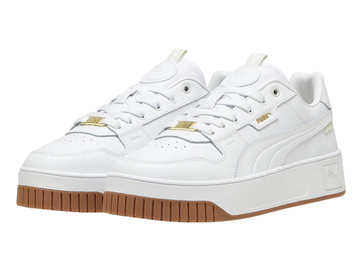 Tenis PUMA blancos de plataforma con suela color marrón.