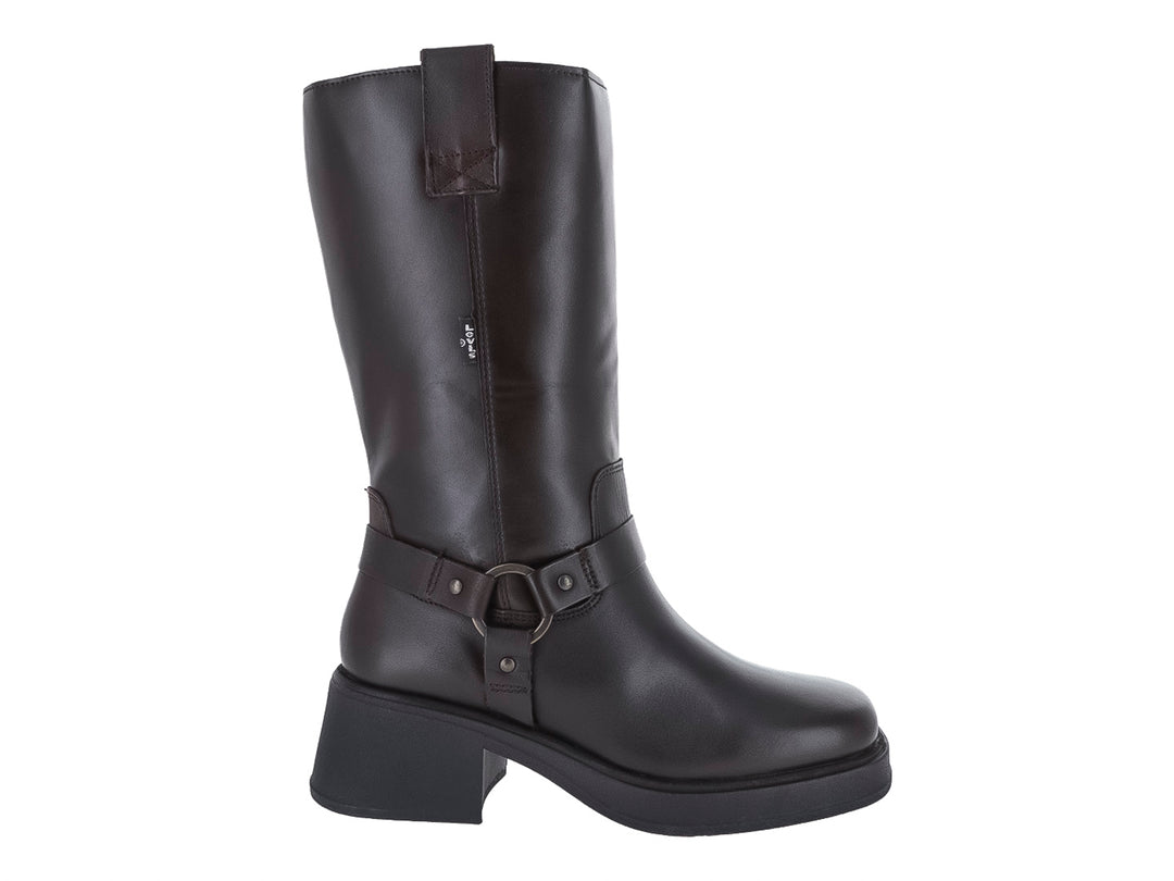 Bota alta de color café oscuro con suela de plataforma y detalle de hebilla lateral.
