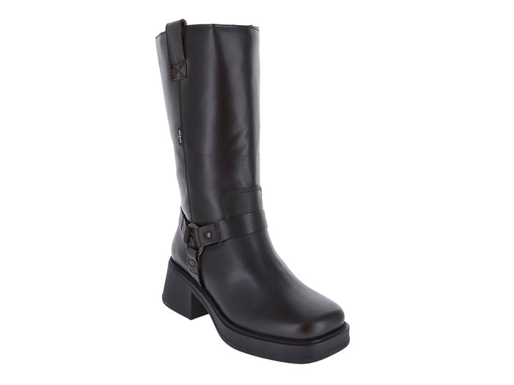 Bota alta de color café oscuro con suela de plataforma y detalle de hebilla lateral.
