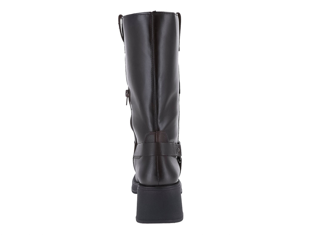 Bota alta de color café oscuro con suela de plataforma y detalle de hebilla lateral.