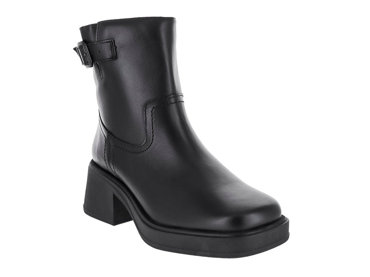 Botín negro de material sintético con tacón cuadrado y detalle de hebilla lateral.