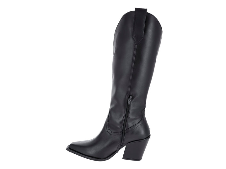 Bota alta de color negro con tacón cuadrado y punta fina, estilo vaquero.