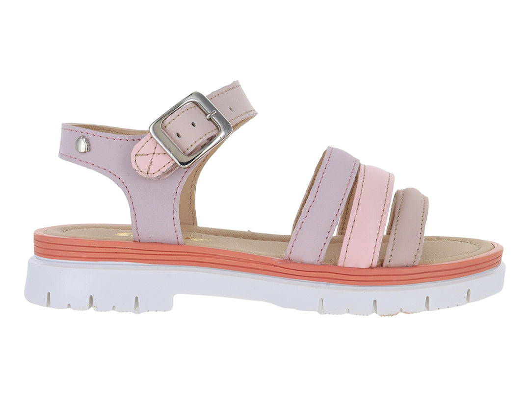 Sandalia rosa para niña con tiras frontales, hebilla ajustable y suela blanca dentada.