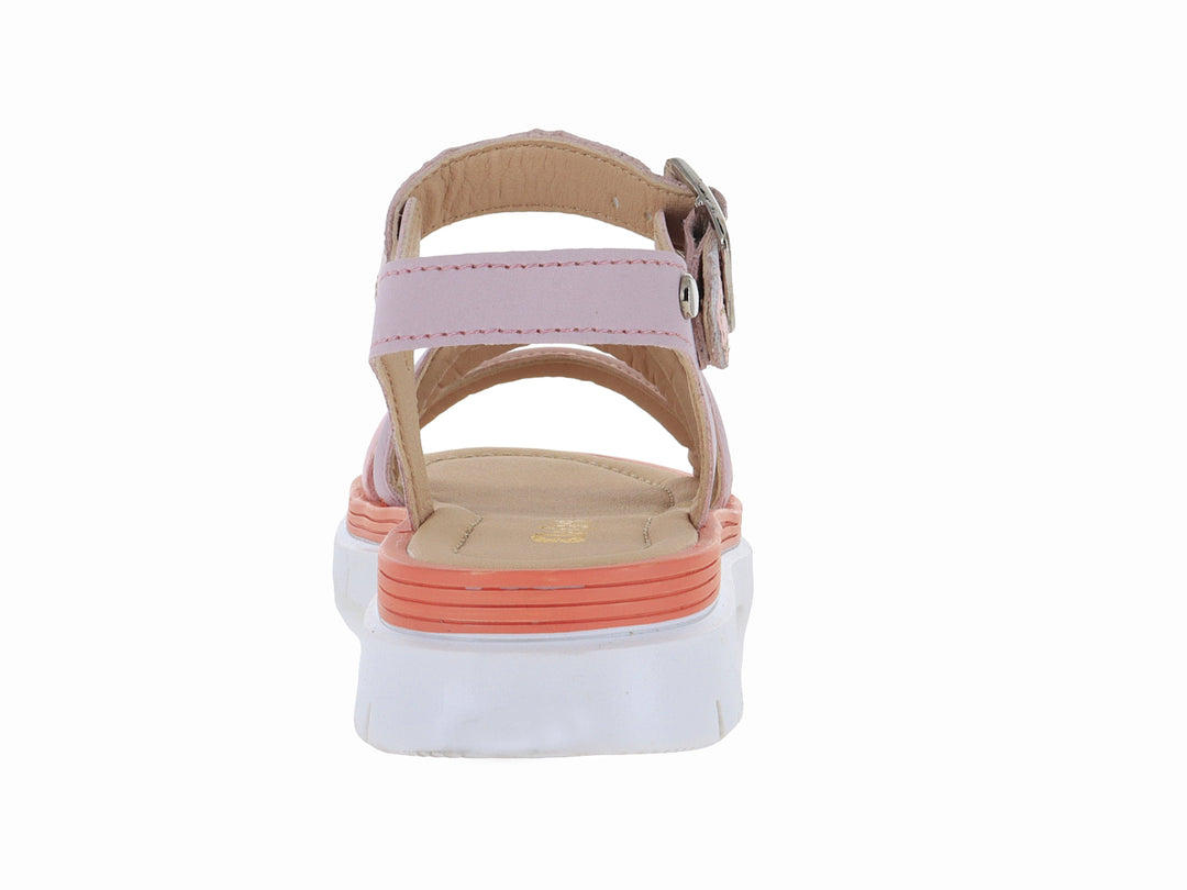 Sandalia rosa para niña con tiras frontales, hebilla ajustable y suela blanca dentada.