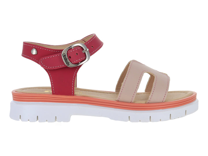 Sandalia infantil de plataforma con correas en color rojo y beige, suela blanca dentada y cierre de hebilla.