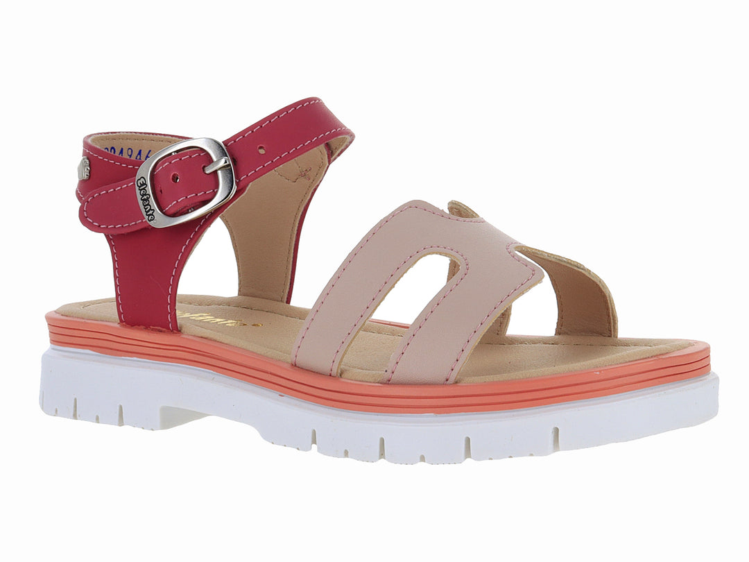 Sandalia infantil de plataforma con correas en color rojo y beige, suela blanca dentada y cierre de hebilla.