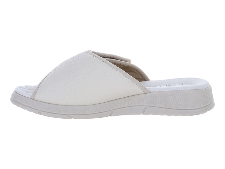 Sandalia Piccadilly color off white con correa superior ajustable y suela blanca cómoda.
