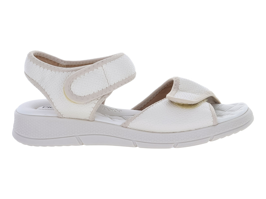 Sandalia Piccadilly color off white con correas ajustables de velcro y suela blanca cómoda.