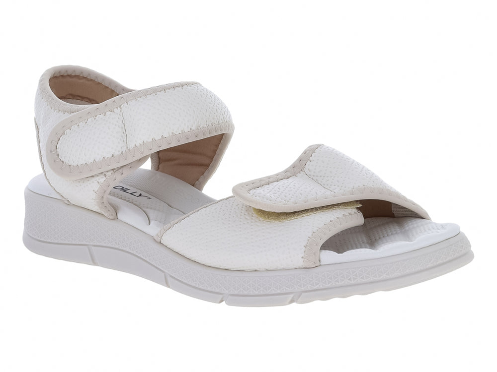 Sandalia Piccadilly color off white con correas ajustables de velcro y suela blanca cómoda.