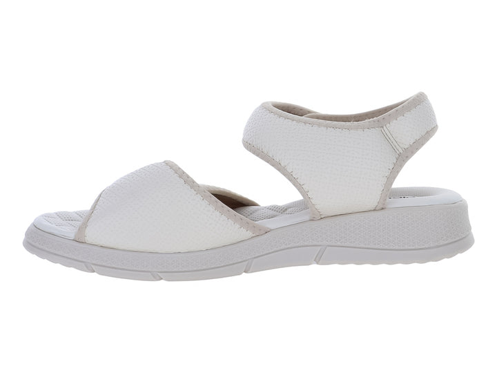Sandalia Piccadilly color off white con correas ajustables de velcro y suela blanca cómoda.