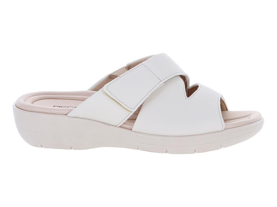 Sandalia slide color blanco hueso con correa ancha y suela cómoda.