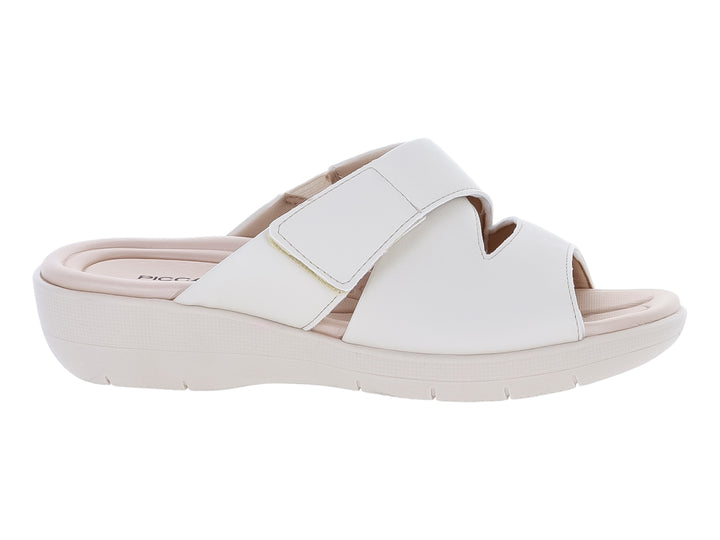 Sandalia slide color blanco hueso con correa ancha y suela cómoda.