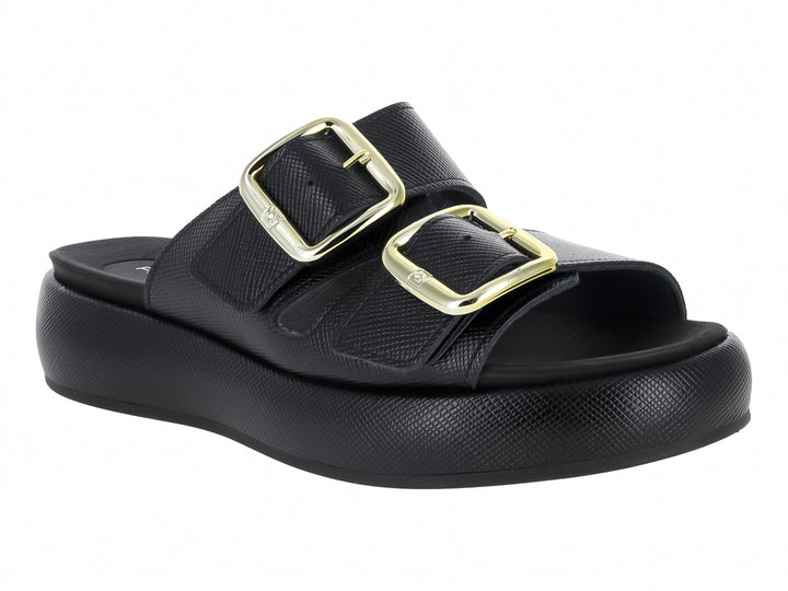 Sandalias negras de plataforma con dos correas adornadas con hebillas doradas.