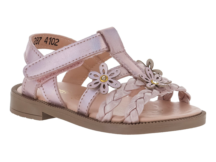 Sandalia para niña color rosa metálico con adornos de flores y correas trenzadas.