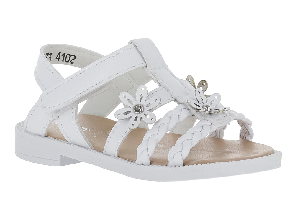Sandalia blanca para niña con adornos de flores y tiras trenzadas.