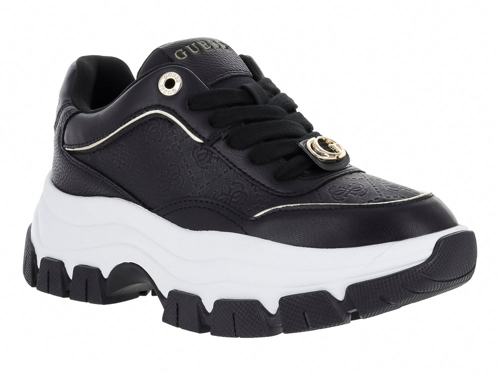 Tenis Guess negros con suela blanca de plataforma y detalles dorados.