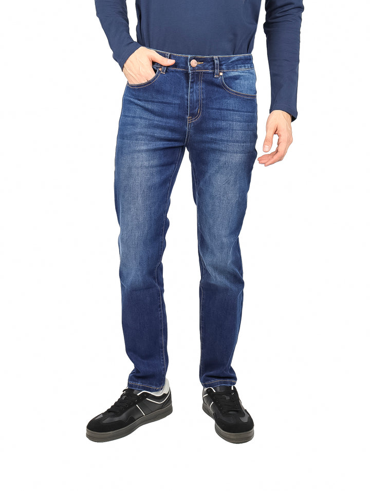 Pantalón jeans para hombre en color azul con efecto de lavado stone.
