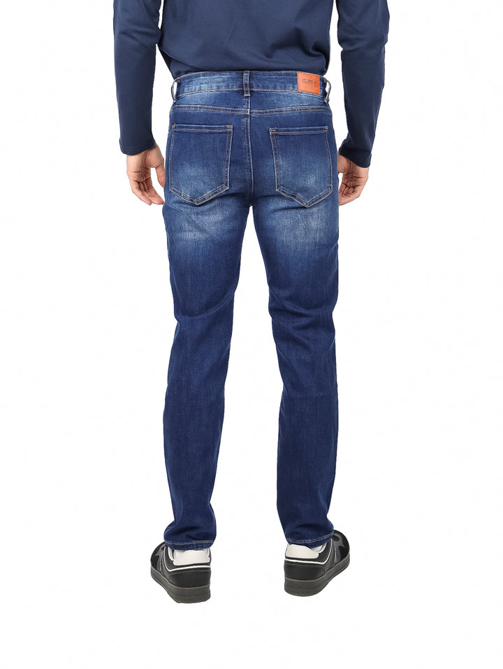 Pantalón jeans para hombre en color azul con efecto de lavado stone.