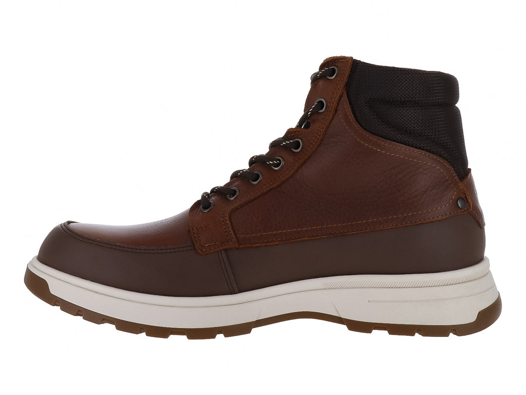 Botas Dockers color café con suela blanca y detalles en negro, estilo casual para hombre.