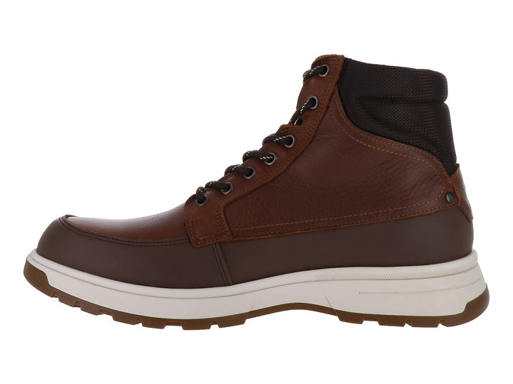 Botas Dockers color café con suela blanca y detalles en negro, estilo casual para hombre.