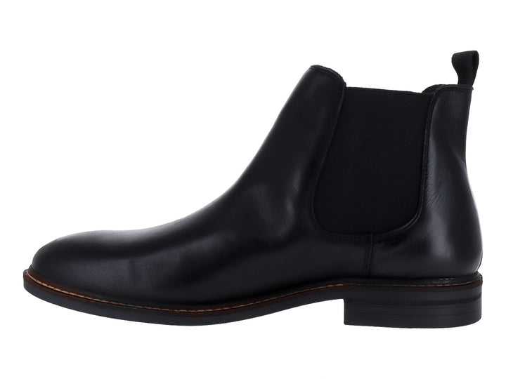 Botín negro de cuero estilo Chelsea con panel elástico lateral y costuras cafés en la suela.