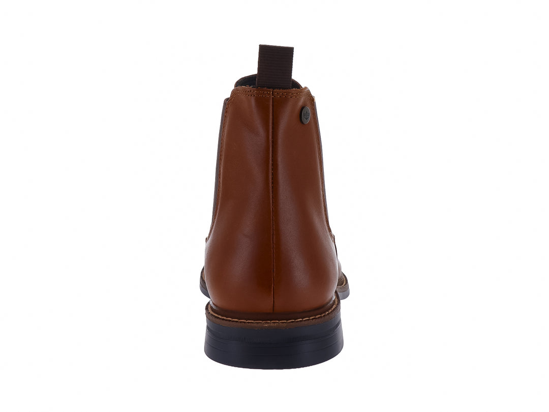 Botín estilo Chelsea de cuero color cognac con suela oscura y panel elástico lateral.