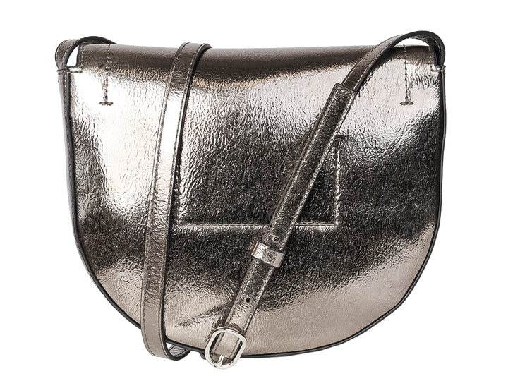 Bolso Calvin Klein modelo Ada en color gunmetal con forma semicircular y acabado metálico brillante.