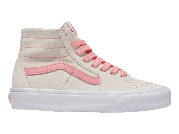 Tenis VANS Sk8-Hi Tapered color crema con franja y cordones rosas y suela blanca.