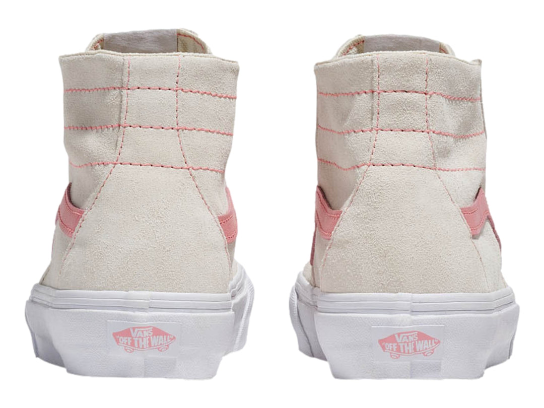 Tenis VANS Sk8-Hi Tapered color crema con franja y cordones rosas y suela blanca.