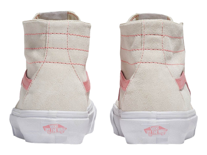 Tenis VANS Sk8-Hi Tapered color crema con franja y cordones rosas y suela blanca.