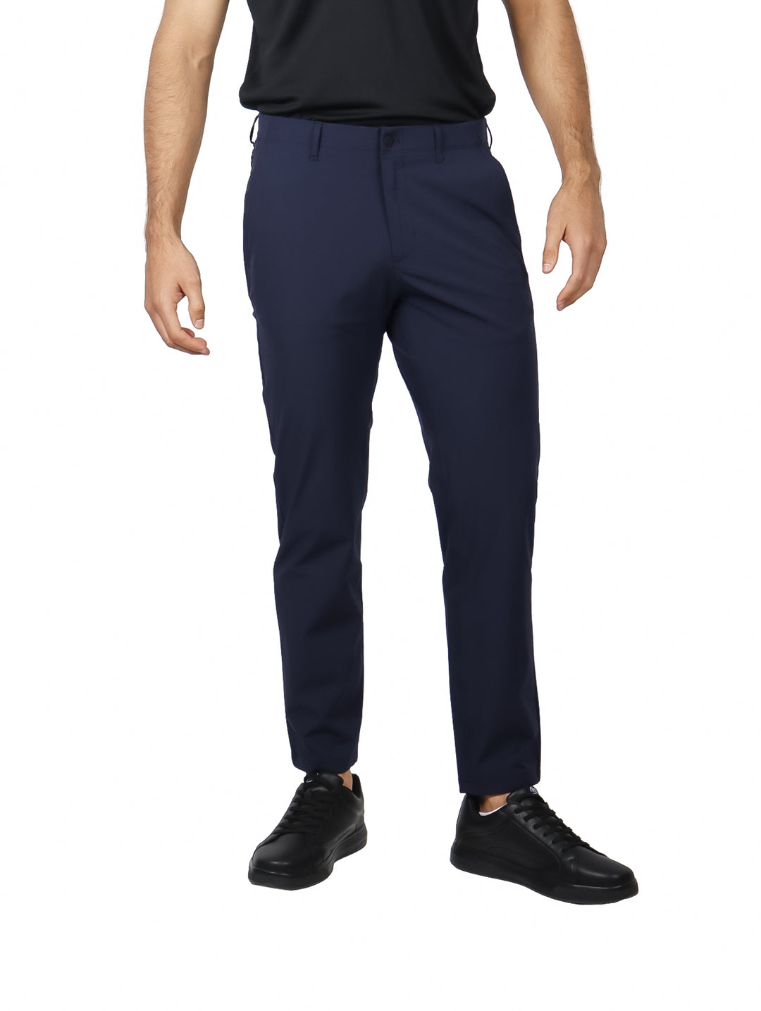 Hombre vistiendo un pantalón de vestir color azul marino de corte recto.
