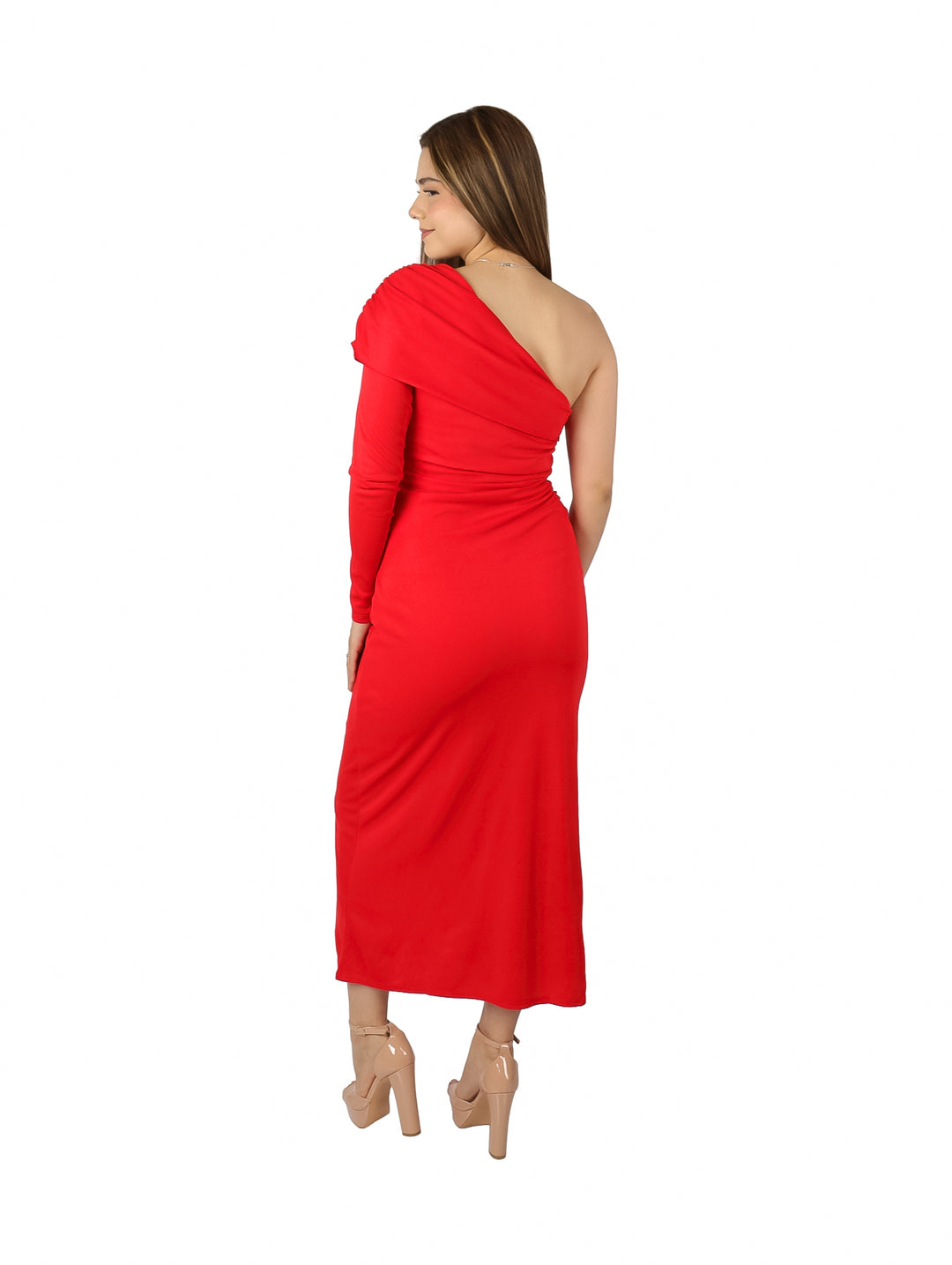 Vestido largo ajustado de color rojo con diseño de un solo hombro y manga larga.