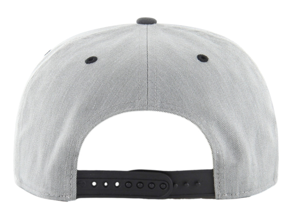 Gorra de béisbol 47 Brand en color gris jaspeado con visera camuflada y logo de los New York Yankees bordado al frente.