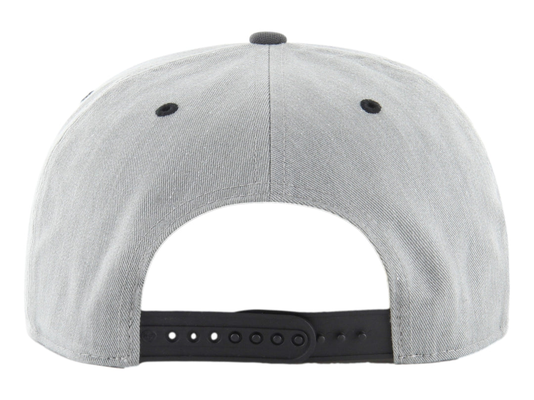 Gorra de béisbol 47 Brand en color gris jaspeado con visera camuflada y logo de los New York Yankees bordado al frente.