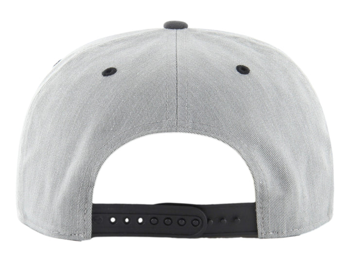 Gorra de béisbol 47 Brand en color gris jaspeado con visera camuflada y logo de los New York Yankees bordado al frente.