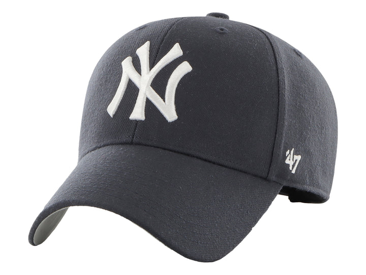 Gorra de béisbol azul marino con logotipo blanco de los New York Yankees al frente.