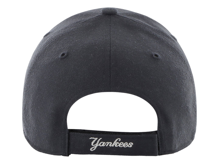 Gorra de béisbol azul marino con logotipo blanco de los New York Yankees al frente.