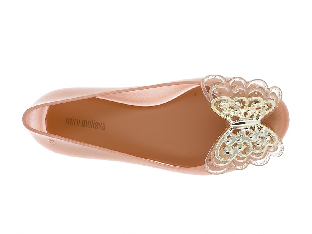 Zapato plano Mini Melissa color oro con adorno brillante en la punta.