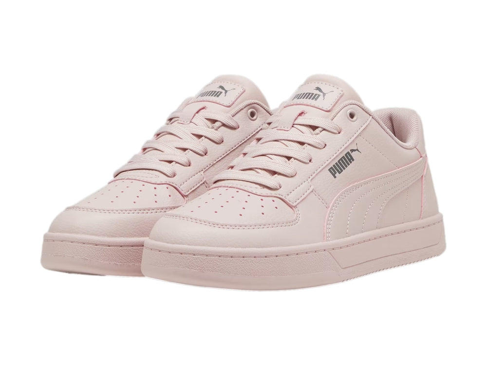 Tenis PUMA Caven 2.0 color rosa pálido con diseño deportivo y suela plana.