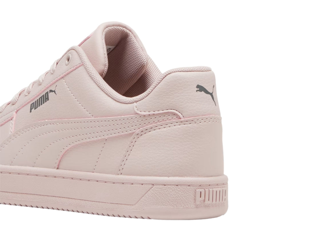 Tenis PUMA Caven 2.0 color rosa pálido con diseño deportivo y suela plana.
